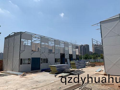 活動(dong)闆房